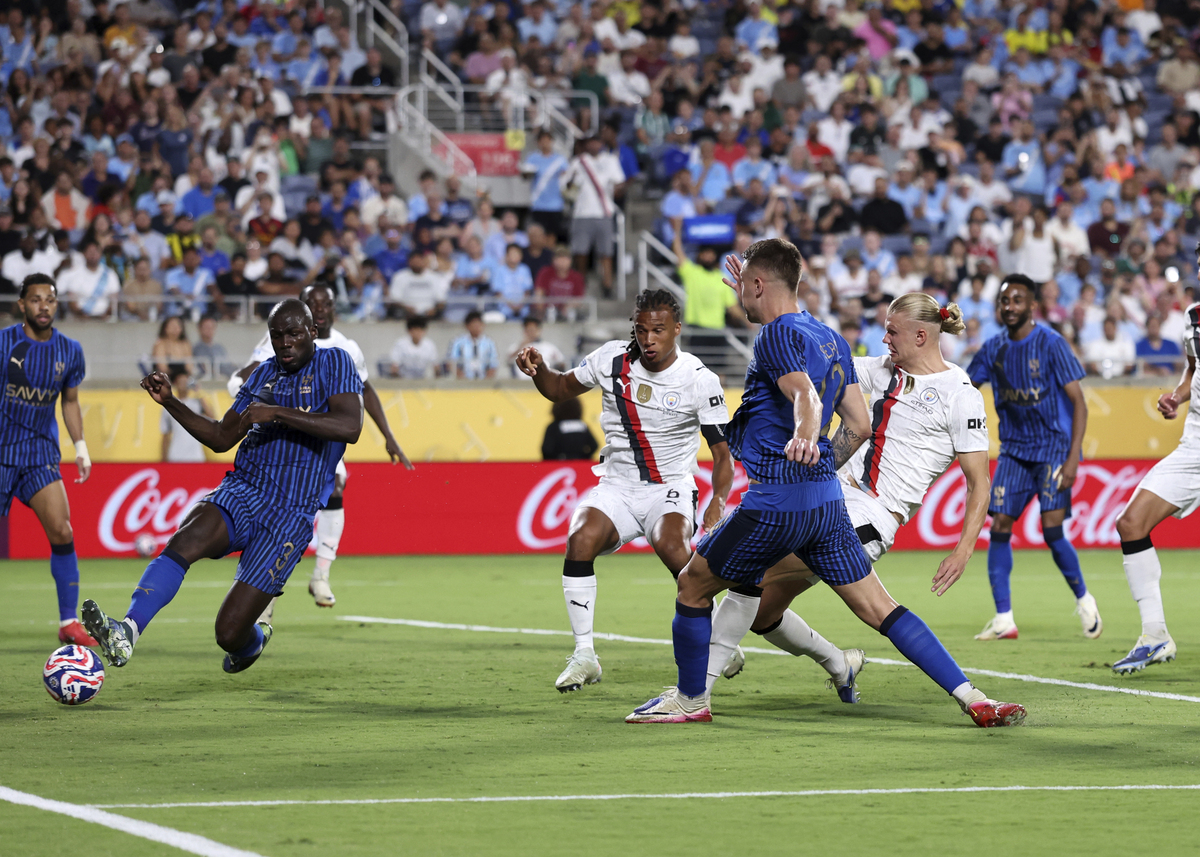 国际比赛日欧联焦点战,里昂手感冰凉,目标明确,阵容厚度经受考验的简单介绍