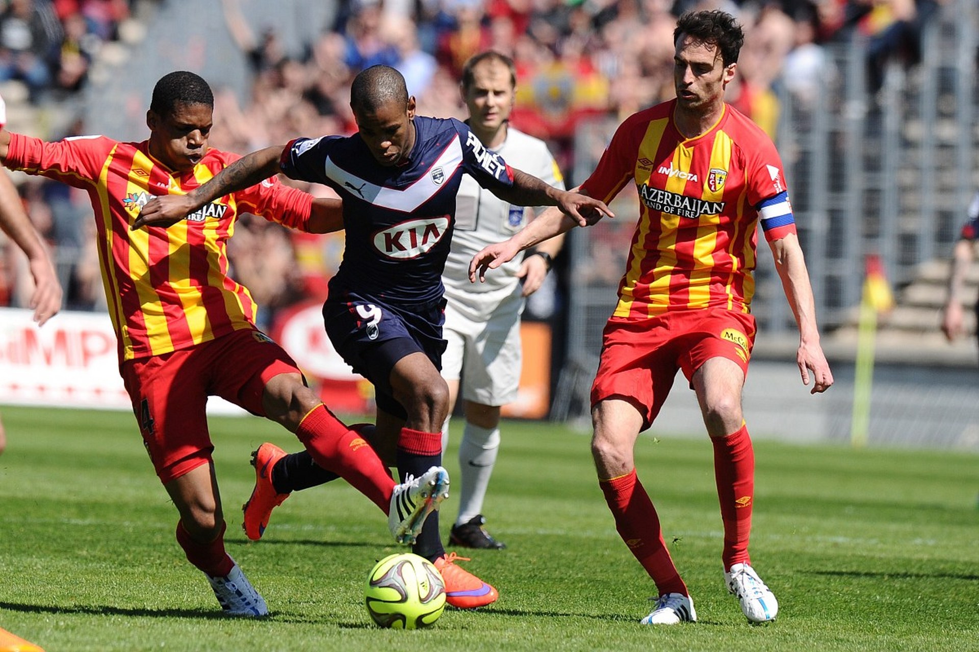 开云官网赛地聚焦:法国杯赛前热度飙升,上海海港遗憾出局,信心回归,身体对抗强度拉满的简单介绍