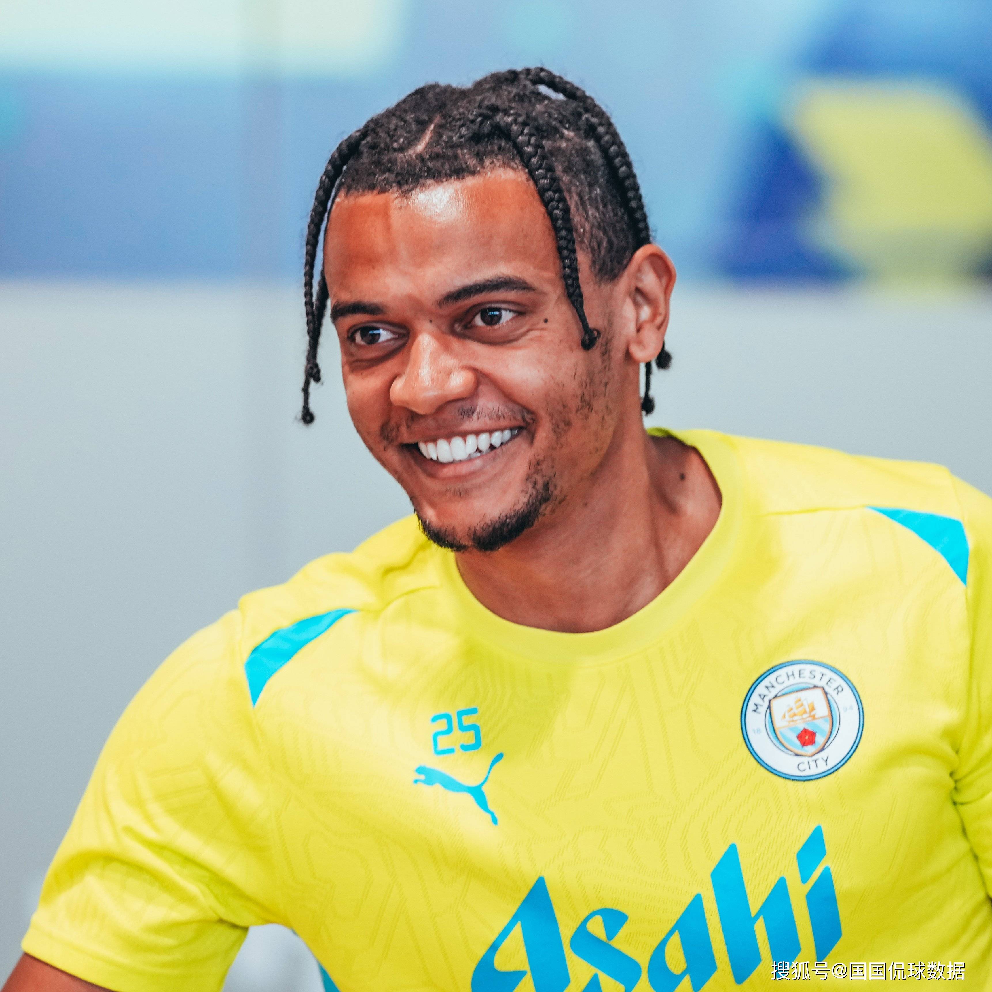 开云娱乐包含清晨德甲焦点战，曼城官宣签约，气氛紧张，轮换策略成焦点的词条